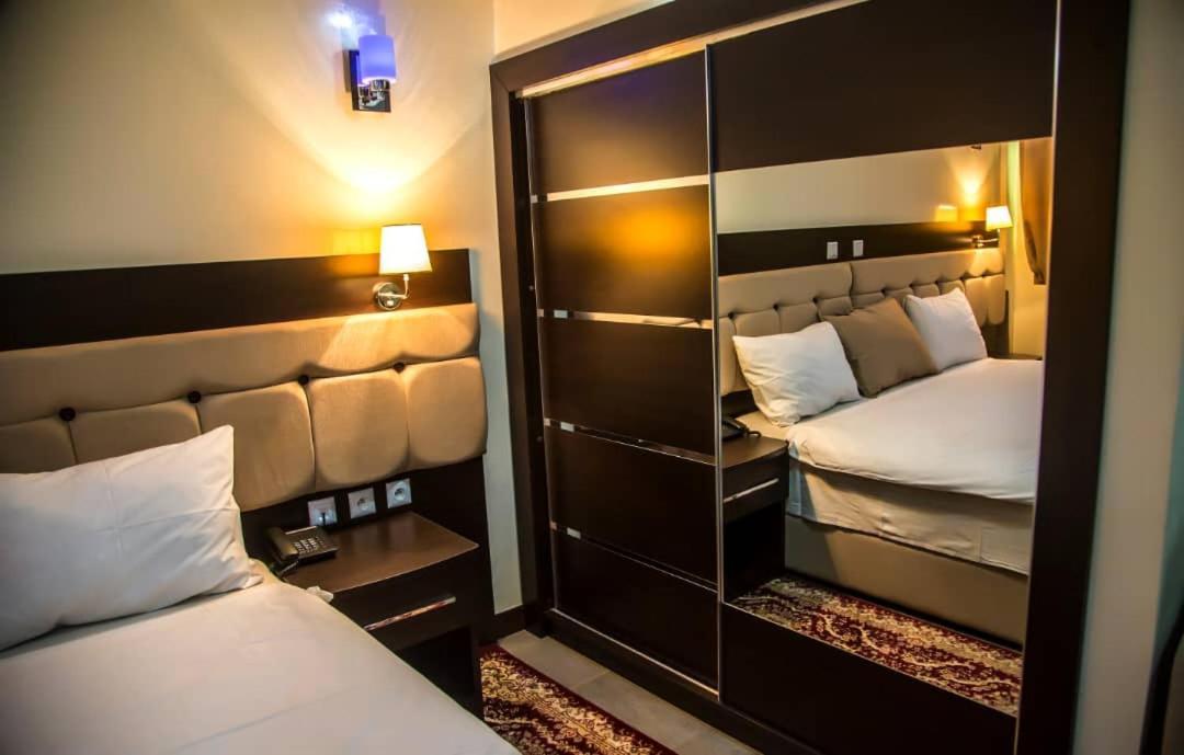 Hotel Univers 3 Aeroport Luxe 尼亚美 外观 照片