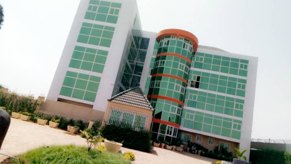 Hotel Univers 3 Aeroport Luxe 尼亚美 外观 照片