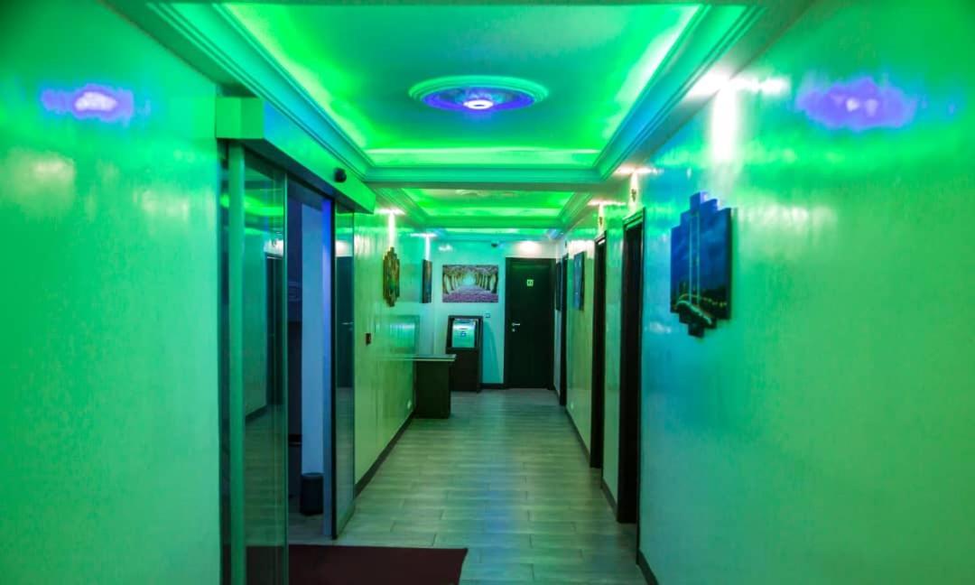 Hotel Univers 3 Aeroport Luxe 尼亚美 外观 照片
