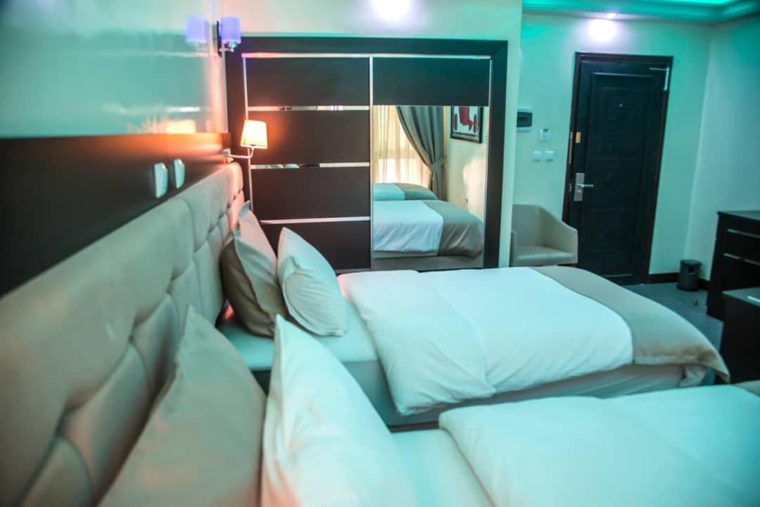 Hotel Univers 3 Aeroport Luxe 尼亚美 外观 照片