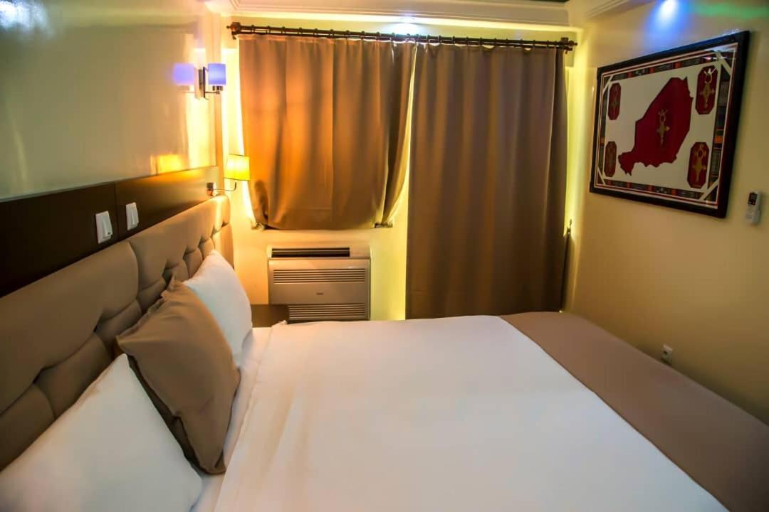 Hotel Univers 3 Aeroport Luxe 尼亚美 外观 照片